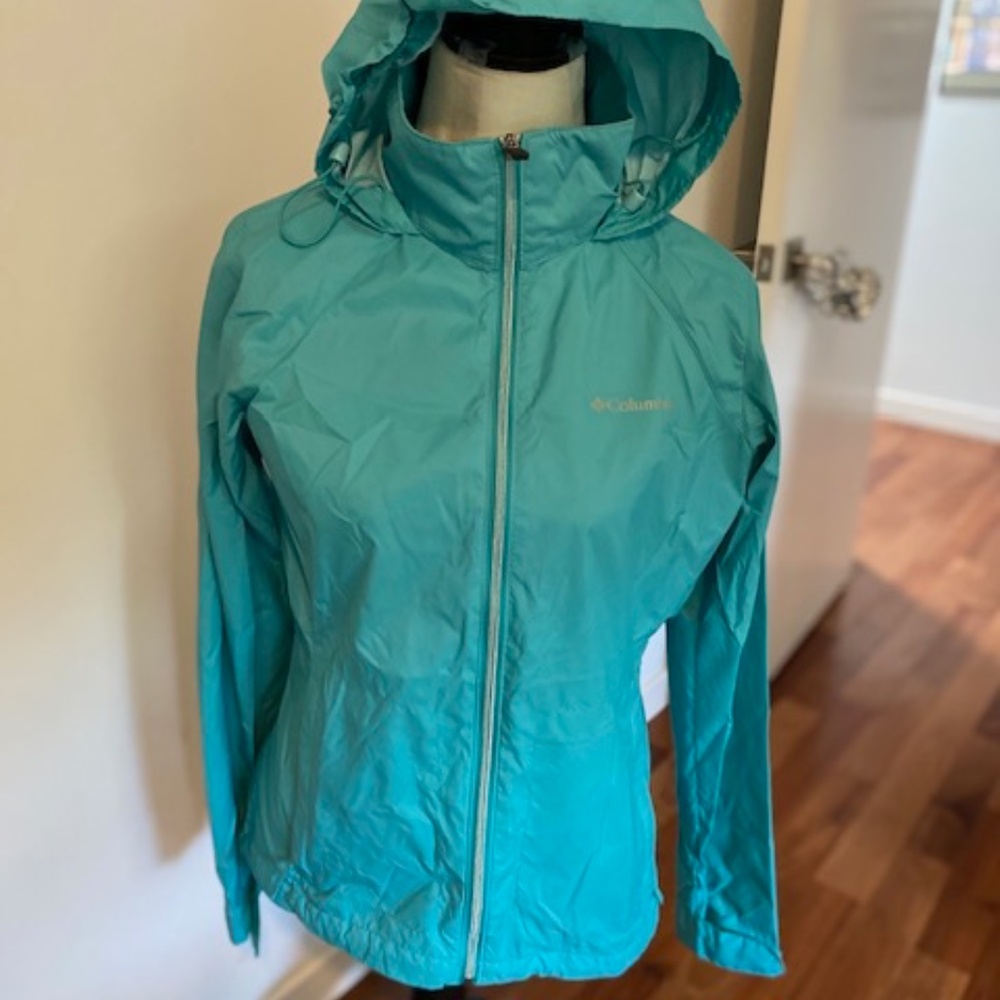Columbia Hooded Windbreaker Perfect for Hiking, Travel, Golf - Like new sz M